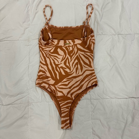 BILLABONG ANIMAL PRINT 1PC SWIM - Picture 3 of 4